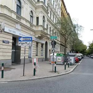 The White Apartamento