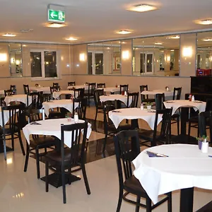 3* Hotel Donaustadt Kagran - At Metro U1